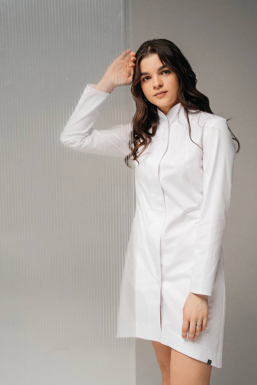 Наталья Шабала в медицинском халате