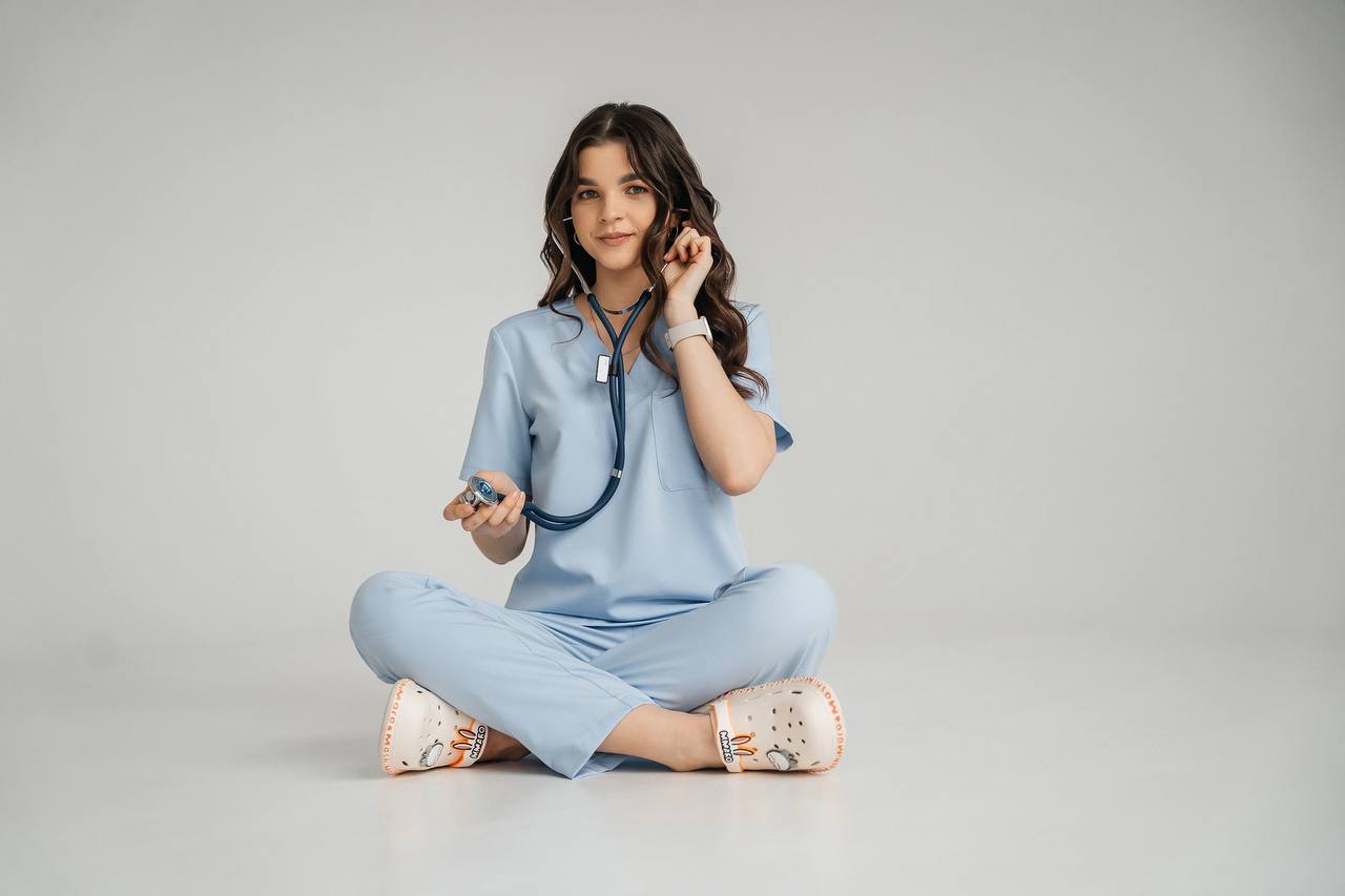 Наталья Шабала - врач-терапевт в хирургическом костюме